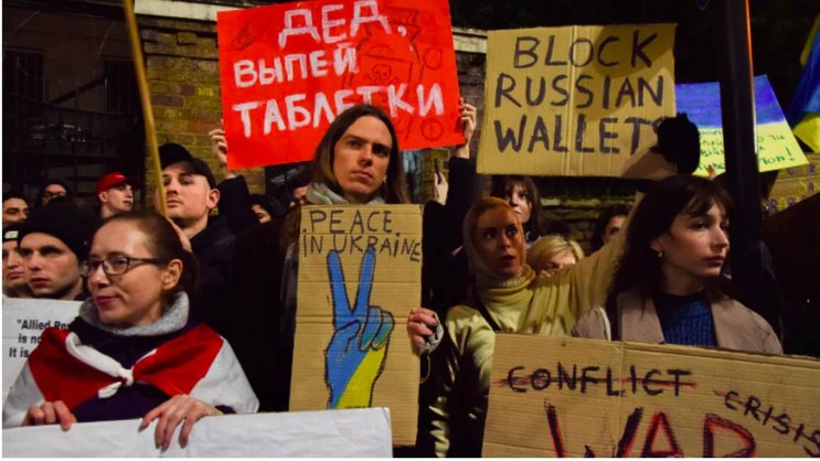 Une manifestation contre la guerre en Ukraine. L'attaque russe préoccupe l'opinion publique mondiale.