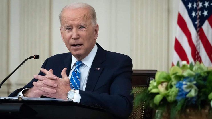 Joe Biden porte probablement ici une Rolex Datejust.