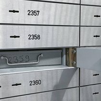 Coffres-forts dans une banque.