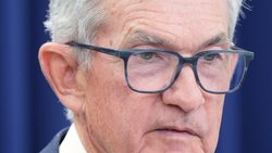 Donald Trump reproche au président de la Fed Jerome Powell de ne pas baisser les taux d'intérêt.
