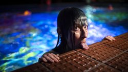L’artiste Pipilotti Rist, photographiée par Anthony Anex en 2018 lors d'une performance à Berne.