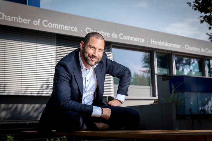 Philippe Miauton a précédemment été journaliste et correspondant fédéral, ainsi que secrétaire politique, porte parole et secrétaire général aux échelons national et cantonal pour le PLR.