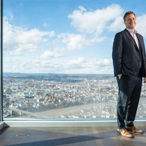 La société Roche, dirigée par Thomas Schinecker, est la reine des contribuables en Suisse.