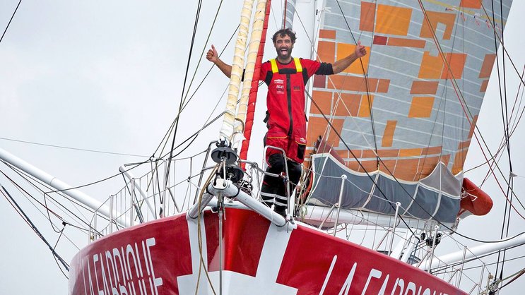 Alan Roura est le nouveau détenteur du record de la traversée de l’Atlantique Nord en monocoque et en solitaire: 7 jours, 16 heures et 55 minutes.