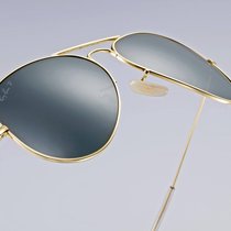 Ray-Ban Aviator.