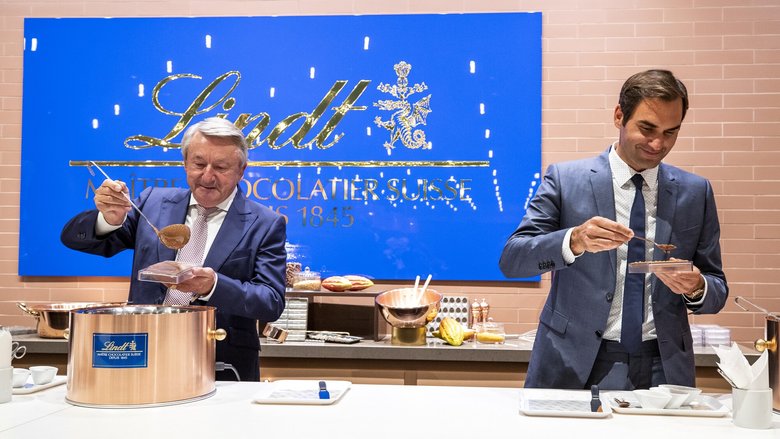 La pression monte sur Ernst Tanner, président depuis 32 ans. Son trône vacille, tout comme le cours du chocolatier en Bourse.