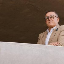 Oliver Müller, propriétaire de LuxeConsult à Genève, ne prévoit pas d'amélioration significative dans le secteur horloger avant fin 2025 ou avant le premier trimestre 2026.