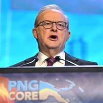 L'interdiction des réseaux sociaux aux moins de 16 ans doit permettre aux "familles de reprendre le contrôle", estime le premier ministre australien Anthony Albanese (archives).