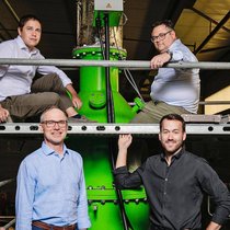 Ils luttent contre la pollution: Mario Michan (à g.), Ivan Raleff, William Ramsay (à dr.)et Fredrik Hedlund de Daphne Technology.