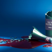 -21% en un an, c’est la chute de la consommation de vins rouges suisses, selon le dernier rapport de l’Office fédéral de l’agriculture publié en 2025. En comparaison, la demande pour les rouges étrangers a fléchi de -3,7%.