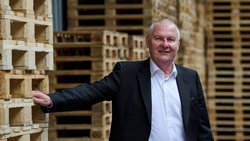 Propriétaire de 26 sociétés actives dans des domaines aussi divers que la santé, le luxe, la sécurité ou l’immobilier, l’entrepreneur sarinois, membre du CA de Fribourg-Gottéron, souhaite relever le défi du football.