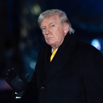 Une nouvelle salve de Donald Trump met en péril un projet de pont - dont le chantier a déjà débuté - entre le Canada et les Etats-Unis.