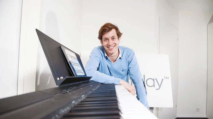 Alexis Steinmann a cofondé la société avec son père, Thomas, en 2012. Tous deux jouent d’un instrument de musique.