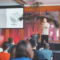 Les FuckUp Nights déconstruisent les tabous autour de l’échec au travers de témoignages.
