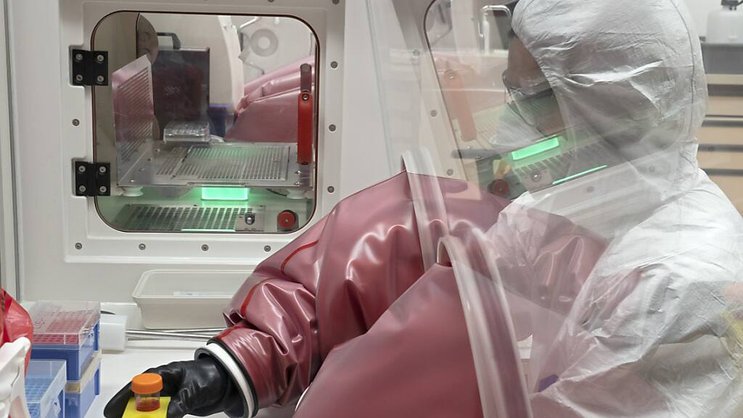 Le redécollage de plus de 10% des exportations de produits chimiques et pharmaceutiques, pour 11,35 milliards, a alimenté l'essentiel de l'accélération à la sortie. (KEYSTONE/Sandra Hildebrandt)