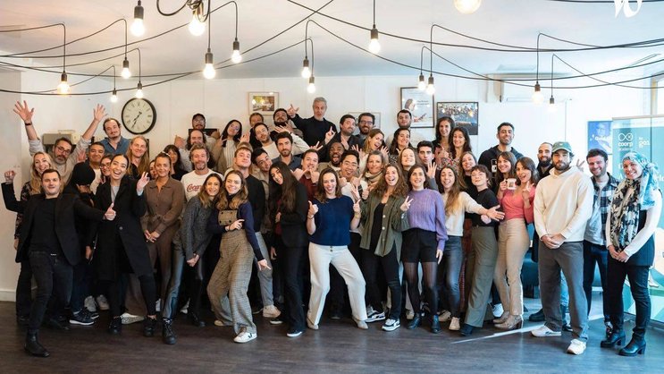 L’équipe de Coorpacademy développe des formations numériques en entreprise. La société a été rachetée l’an dernier par l’australien Go1.