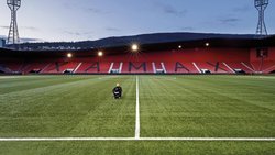 7 mars 2020: Joël Magnin, entraîneur de Neuchâtel Xamax, pose dans le stade vide de la Maladière.