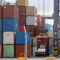 La décision de la cour suprême américaine concerne les droits de douane présentés comme "réciproques" par le gouvernement américain mais pas ceux appliqués à des secteurs d'activités particuliers, comme l'automobile ou l'acier et l'aluminium (archives).