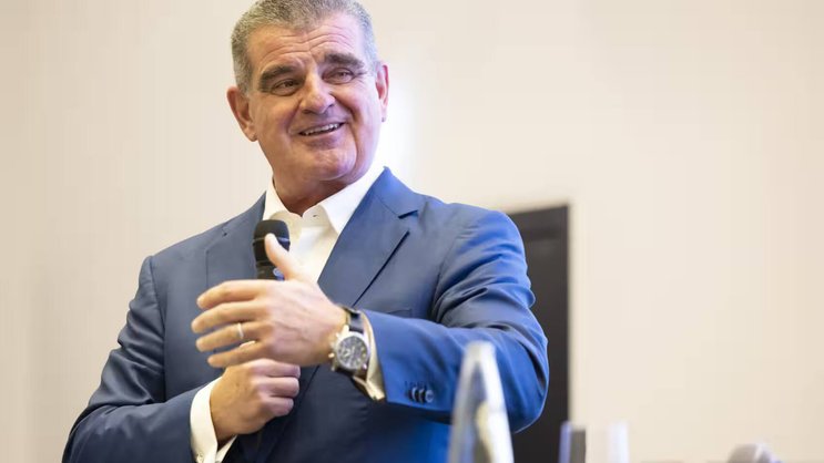 Peter Spuhler, patron de Stadler Rail, n'est pas le seul à faire l'éloge des expériences qu'il a faites autrefois à l'armée.