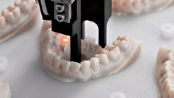 En Suisse romande, le groupe Migros, qui emploie plus de 400 dentistes dans le pays, reste à l’affût d’opportunités.