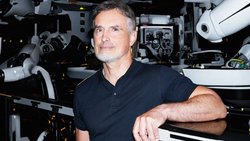 «Les employés de bureau sont beaucoup plus vulnérables que les plombiers.» Le professeur Jürgen Schmidhuber dans son institut IDSIA à Lugano.