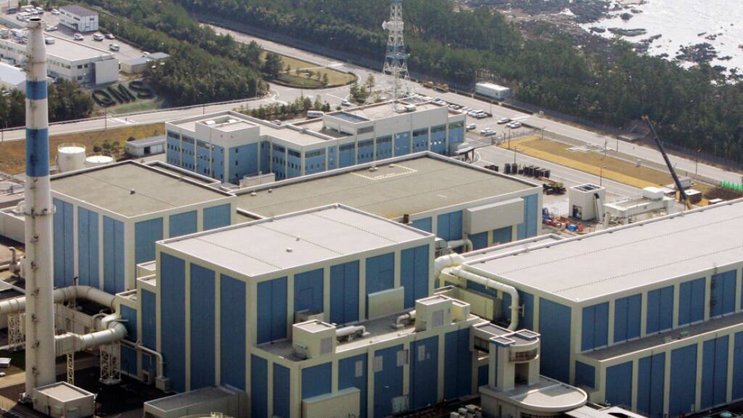 La centrale atomique de Shika est située sur la côte, mais à 11 mètres au-dessus du niveau de la mer (archives).
