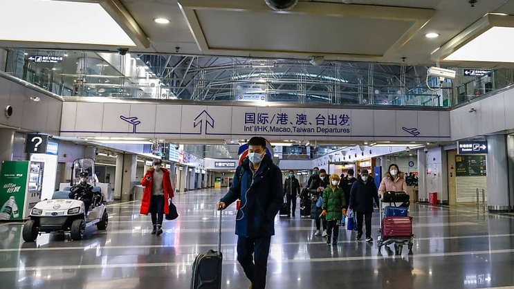 Les personnes arrivant en Chine, notamment à l'aéroport de Pékin, n'ont plus besoin de se soumettre à une quarantaine stricte dans des hôtels dédiés.