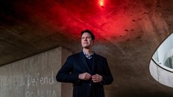 Chris Rinsch détient un master en génie biomédical et un doctorat en biologie moléculaire. En 2007, il fonde Amazentis, rebaptisée Timeline. Parmi les investisseurs de longue date, Pierre Landolt, Ernesto Bertarelli ou Thierry Lombard.