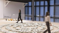 La nouvelle exposition de la Fondation Opale se présente par "chapitres". Ici, il s'agit de la section "Originelle".
