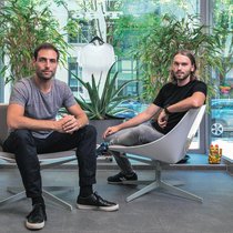 Née en 2018 de l’imagination du Fribourgeois Allan Perrottet et du Zurichois Roy Bernheim, la jeune pousse zurichoise de 15 collaborateurs propose un modèle d’affaires culotté.