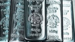 Le cours de l'argent est aussi porté structurellement par la demande industrielle croissante d'argent pour le photovoltaïque, les véhicules électriques et les centres de données pour l'intelligence artificielle. (archive)