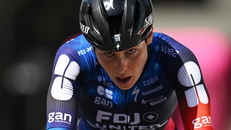 La cycliste genevoise et ancienne kayakiste olympique Elise Chabbey a remporté, en 2025, le dernier Tour de Romandie féminin. Lors de cette édition, les sponsors étaient près d'une trentaine dont le groupe de recyclage Bader, la Banque du Léman, les montres Tissot et les cosmétiques C-Derma, notamment.