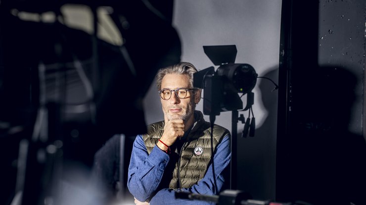 La société Point Prod (en photo, le directeur associé David Rihs) est active au sein d’un bâtiment nommé Le Cube. Ce hub audiovisuel et digital genevois rassemble plusieurs entreprises et agences du Groupe Point Prod Actua, ainsi que la chaîne de télévision Léman Bleu.