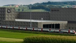 La demi-tonne de cocaïne a finalement été découverte dans un conteneur à café livré à l'usine Nespresso, à Romont (FR). Les trois accusés sont accusés d'avoir voulu auparavant récupérer la drogue à Frenkendorf (BL) (photo symbolique).