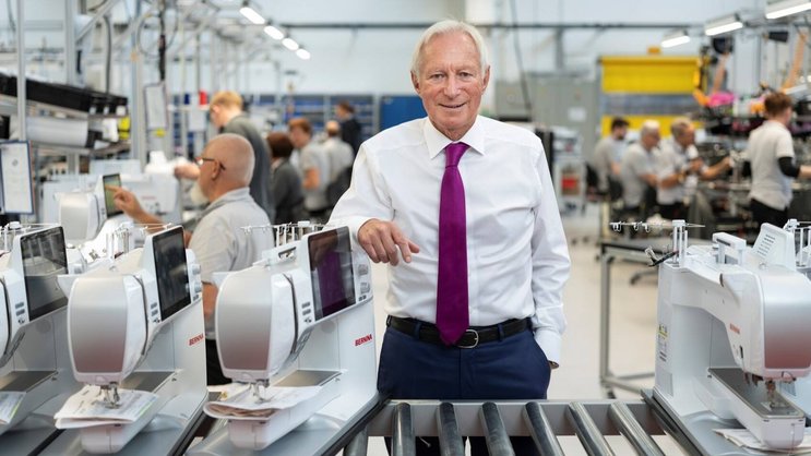 Hanspeter Ueltschi, arrière-petit-fils du fondateur, est l’actuel propriétaire de Bernina. Il est très fier d’avoir pu préserver l’ADN profondément suisse et familial de l’entreprise.