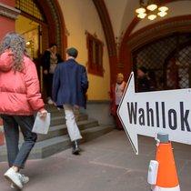 Les personnes qui voulaient voter de manière électronique à Bâle-Ville sont appelées à déposer leurs votes dans la boîte aux lettres ad hoc de l'Hôtel de Ville ou à se rendre dans leur bureau de vote dimanche (archives).