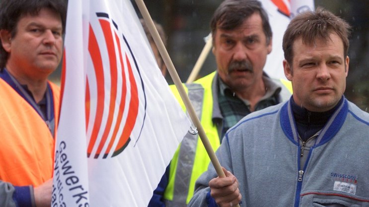 Des suppressions de postes sont prévues au sein de la filiale de Swisscom, Cablex. Ici, une manifestation des employés de Cablex en 2003 contre une restructuration de l'entreprise.