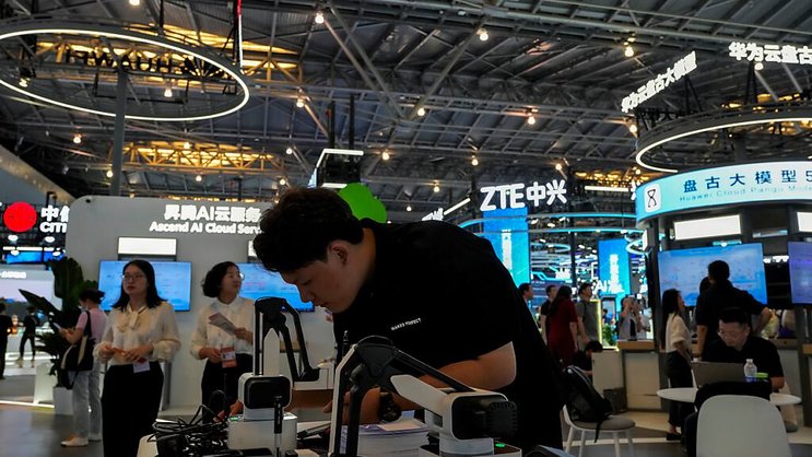 Les sanctions américaines ont forcé le groupe chinois à se recentrer sur des secteurs comme les logiciels, les appareils connectés ou la voiture électrique. (archive)