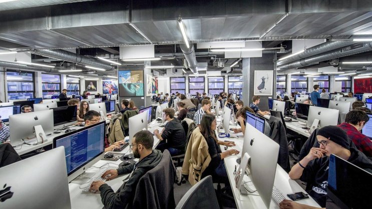Un monde nouveau de l’enseignement et de l’apprentissage émerge, basé sur le machine learning, qui représente la quatrième révolution industrielle selon le livre de Xavier Comtesse.