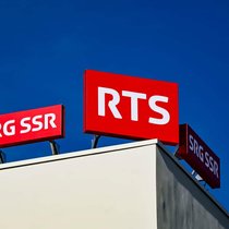 Le peuple se prononcera sur l'initiative SSR, qui veut abaisser la redevance à 200 francs, le 8 mars 2026.