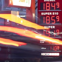 Le Parlement allemand a de son côté adopté vendredi un projet de loi visant à limiter à une hausse quotidienne des prix dans les stations-service, qui va entrer en vigueur mercredi (archives).