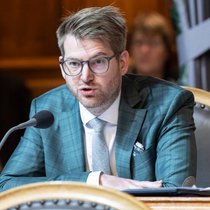 Le sénateur socialiste Baptiste Hurni (NE) a plaidé contre le programme d'économies au Conseil des Etats. Mais la Chambre ne l'a pas suivi et est entrée en matière mercredi.