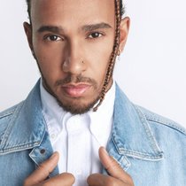 Lewis Hamilton soutient de nombreuses causes: «J’ai réalisé que j’avais une plateforme. Je veux l’utiliser. J’essaie de ne pas seulement parler, mais aussi de m’engager.» Sur les réseaux sociaux, il compte plus de 30 millions de followers.