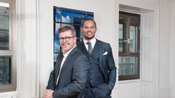 Mathieu Parreaux (à d.) et Me Julien Fivaz: Real-Protect compte déjà 450 clients avec des tarifs qui démarrent à 24,90 francs par mois.