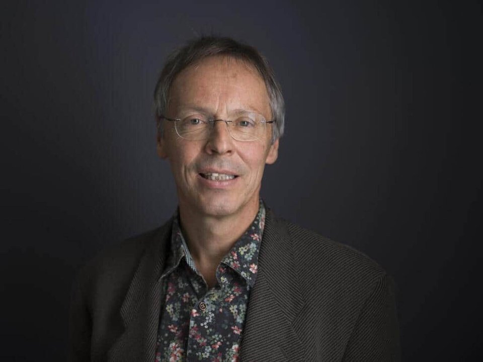 Raimund Rodewald, ex-directeur de la Fondation pour la protection et l'aménagement du paysage. Son initiative populaire pour le paysage de 2010 avait donné des jambes au Conseil fédéral et au Parlement. C'est pourquoi les zones à bâtir disparaissent et que l'on construit de manière plus dense dans les villes.