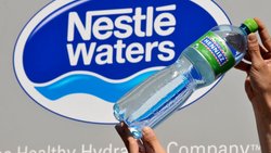 Nestlé Waters est notamment poursuivie pour avoir, autour de quatre décharges, laissé s'écouler des particules de microplastiques dans les eaux superficielles et souterraines (archives).