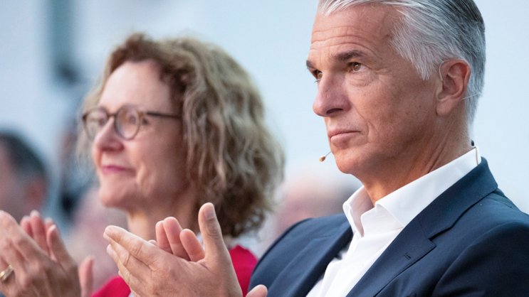 Le flamboyant banquier tessinois avait repris en 2023 le gouvernail du paquebot aux trois clés UBS pour piloter la reprise de feu la goélette à deux mâts en perdition Credit Suisse. (archive)