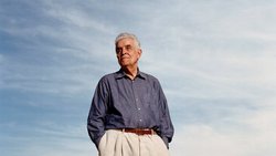 Près de dix ans après sa mort, René Girard est devenu l’un des maîtres à penser les plus influents dans les cénacles du pouvoir américain. Il soutenait que le désir humain est mimétique: nous ne désirons pas spontanément, mais imitons la convoitise des autres, ce qui engendre rivalité et conflit.