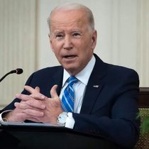Joe Biden porte probablement ici une Rolex Datejust.