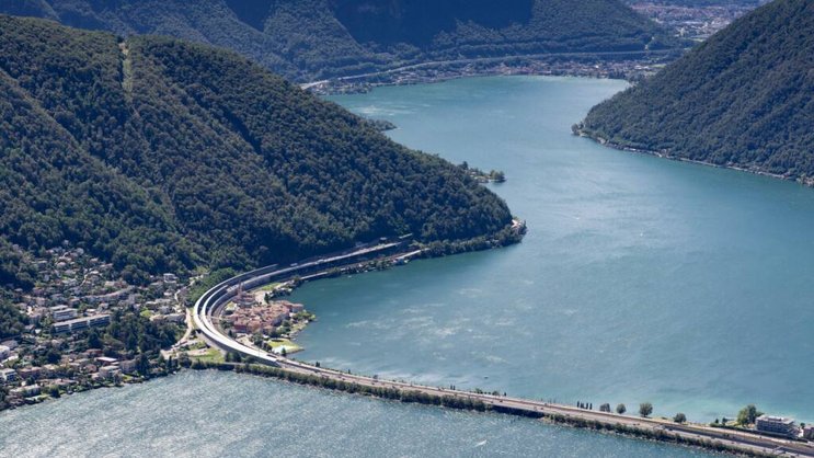 Le niveau des eaux dans le bassin sud du lac de Lugano permet à nouveau le passage des bateaux sous le barrage de Melide (archives).